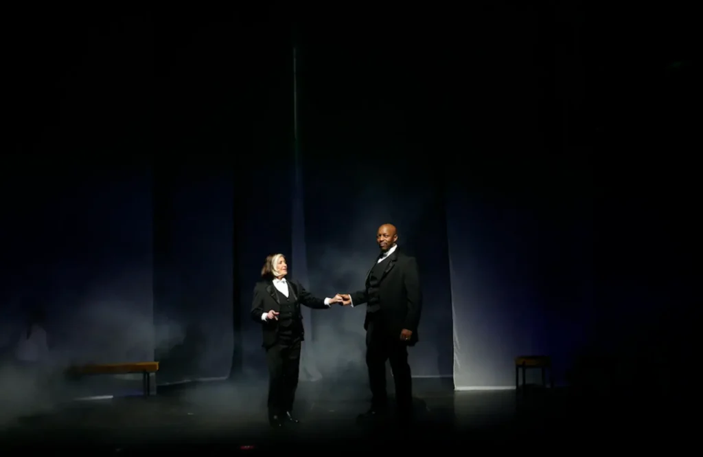 costume-scénique-sur-mesure-pour-performance